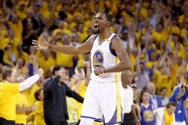 Kevin Durant do Golden State Warriors comemora durante partida contra Cleveland Cavaliers no jogo 5 das finais da NBA - 12/06/2017 Kevin Durant do Golden State Warriors comemora durante partida contra Cleveland Cavaliers no jogo 5 das finais da NBA - 12/06/2017