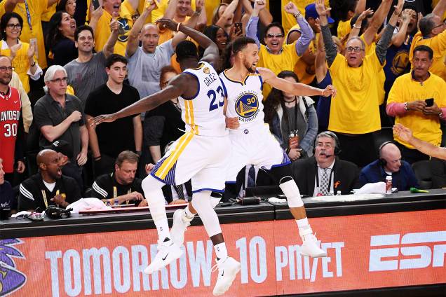 O Golden State Warriors venceu o Cleveland Cavaliers por 129 a 120 e tornou-se campeã pela primeira vez dentro de sua casa, na Oracle Arena - 13/06/2017 O Golden State Warriors venceu o Cleveland Cavaliers por 129 a 120 e tornou-se campeã pela primeira vez dentro de sua casa, na Oracle Arena - 13/06/2017