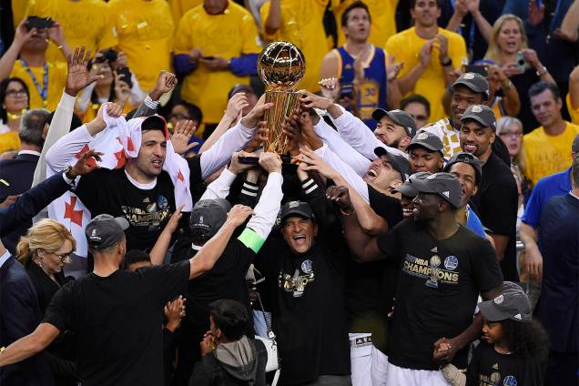 O Golden State Warriors venceu o Cleveland Cavaliers por 129 a 120 e tornou-se campeã pela primeira vez dentro de sua casa, na Oracle Arena - 13/06/2017 O Golden State Warriors venceu o Cleveland Cavaliers por 129 a 120 e tornou-se campeã pela primeira vez dentro de sua casa, na Oracle Arena - 13/06/2017