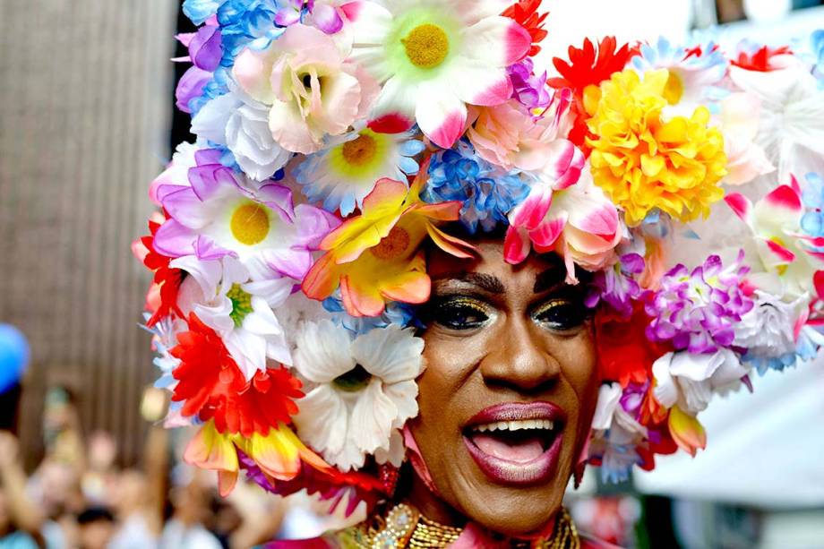 21ª Parada do Orgulho LGBT estabeleceu o tema "Independente de nossas crenças, nenhuma religião é Lei! Todas e todos por um Estado Laico" neste ano, em São Paulo - 18/06/2017