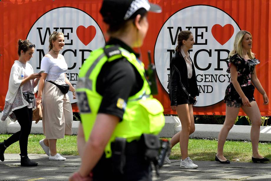 Polícia de Manchester reforça segurança em show de Ariana Grande - 04/06/2017