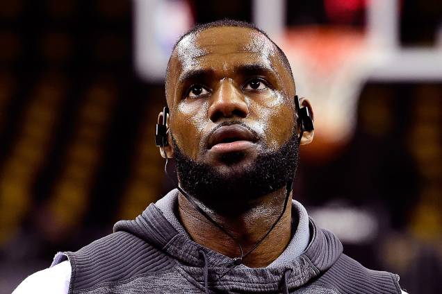 LeBron James do Cleveland Cavaliers contra o Golden State Warriors, na terceira partida da final da NBA - 07/06/2017 LeBron James do Cleveland Cavaliers contra o Golden State Warriors, na terceira partida da final da NBA - 07/06/2017