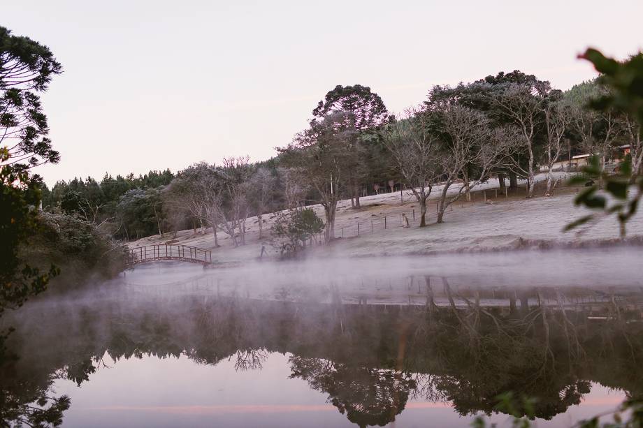 A paisagem branca na cidade de Erechim, no Rio Grande do Sul, que amanheceu com os campos coberto pela geada toda a semana.