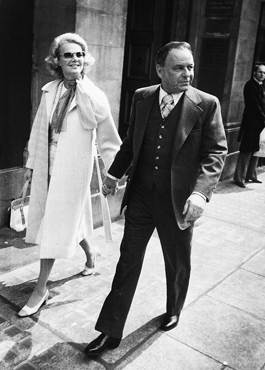 Sinatra com Barbara, em Londres, em 1975 Sinatra com Barbara, em Londres, em 1975