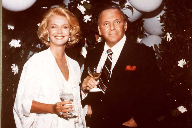 Frank Sinatra com sua esposa Barbara Sinatra nos anos 70 Frank Sinatra com sua esposa Barbara Sinatra nos anos 70