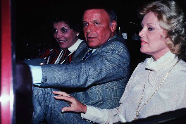 Frank Sinatra com Barbara, em Nova York, em 1997 Frank Sinatra com Barbara, em Nova York, em 1997