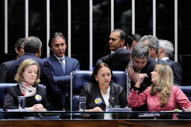Senadoras de oposição ocupam a mesa do plenário do Senado durante sessão destinada à votação da reforma trabalhista - 11/07/2017 Senadoras de oposição ocupam a mesa do plenário do Senado durante sessão destinada à votação da reforma trabalhista - 11/07/2017