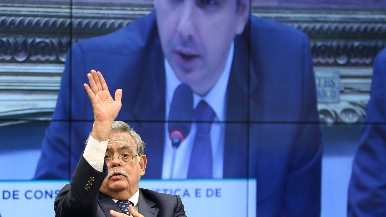 CCJ rejeita denúncia contra Michel Temer