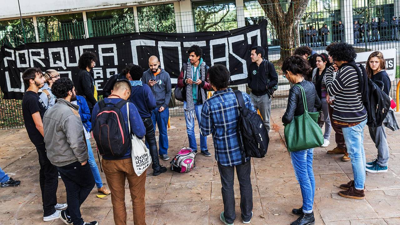 Protesto pela adoção de cotas étnico raciais na USP