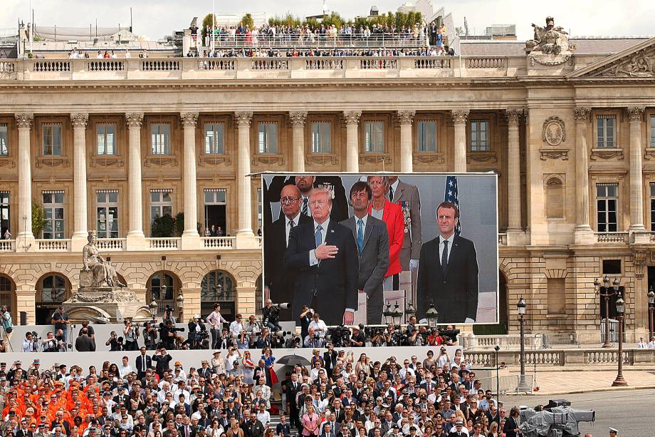 Os presidentes Donald Trump (EUA) e Emmanuel Macron (França) durante a comemoração do Dia da Bastilha, em Paris - 14/07/2017
