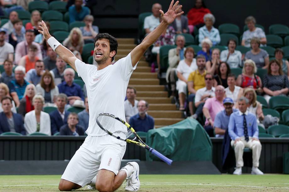 Brasileiro Marcelo Melo comemora vitória na final de Wimbledon contra o austríaco Oliver Marach e o croata Mate Pavic, em Londres