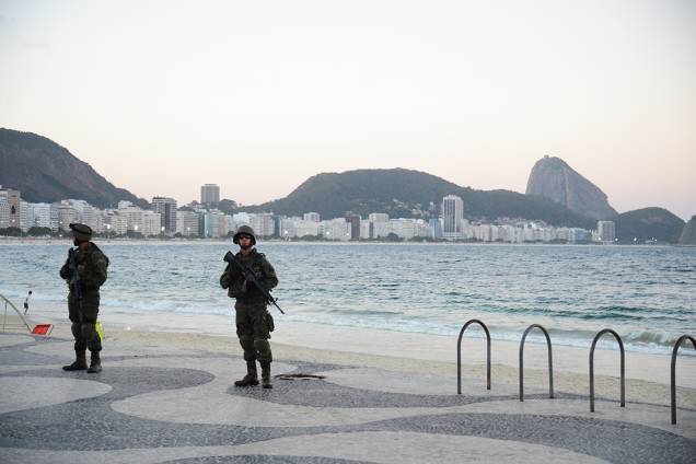 Homens das Forças Armadas patrulham as ruas no Rio de Janeiro - 28/07/2017 Homens das Forças Armadas patrulham as ruas no Rio de Janeiro - 28/07/2017