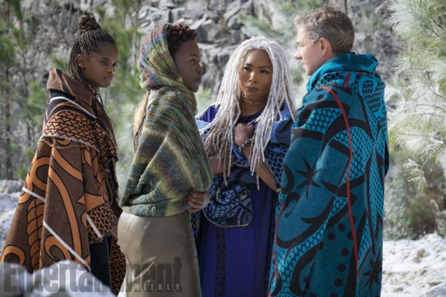 Shuri (Letitia Wright), irmã do Pantera Negra, acompanha Nakia (Nyong'o) e Ramonda (Angela Bassett) durante uma missão por área hostil de Wakanda. Junto a elas está o agente da CIA Everett K. Ross (Martin Freeman), um dos poucos estrangeiros bem-vindos na nação