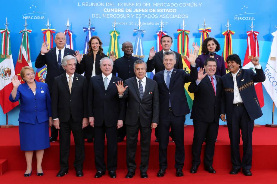 Michel Temer em foto oficial com os líderes representantes do Mercosul, em Mendonza na Argentina - 21/07/2017