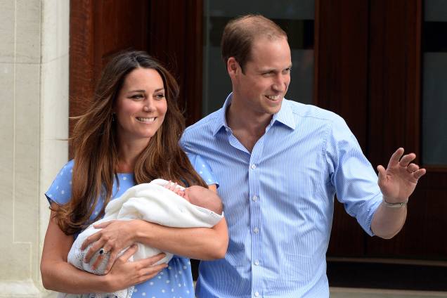 Kate Middleton deixa hospital com o marido, o príncipe William - 23/07/2013 Kate Middleton deixa hospital com o marido, o príncipe William - 23/07/2013