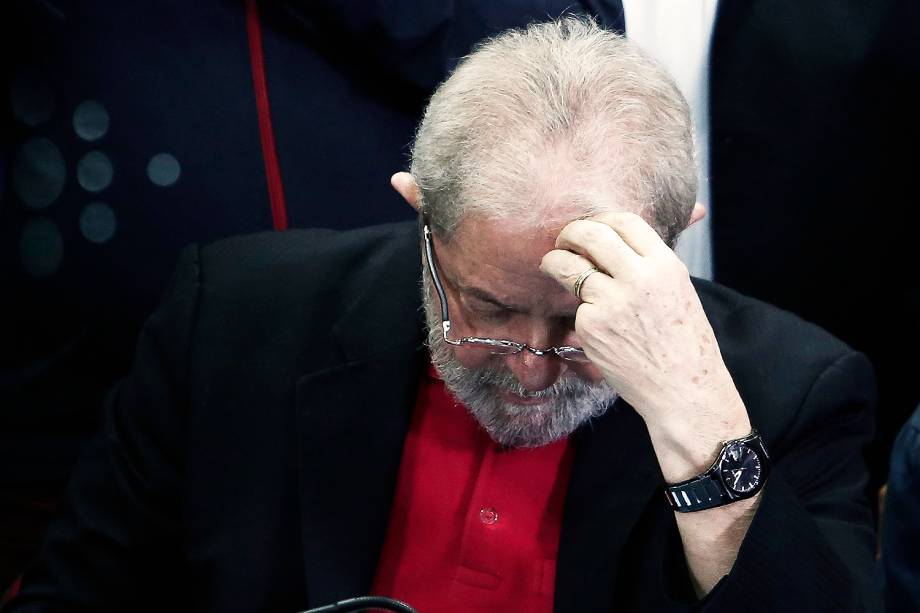 O ex-presidente Luiz Inácio Lula da Silva convoca entrevista coletiva a jornalistas na sede do Partido dos Trabalhadores, em São Paulo(SP), após ser condenado em primeira instância pelo juiz Sérgio Moro, a 9 anos e 6 meses de prisão, no caso do triplex do Edifício Solaris, localizado na cidade de Guarujá - 13/07/2017