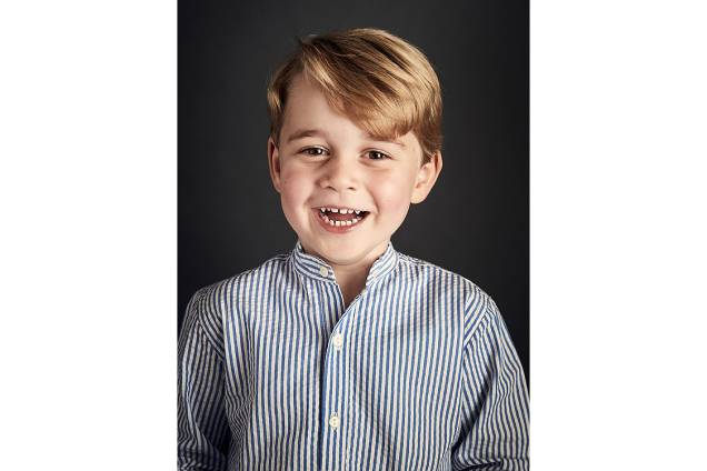 Príncipe George faz 4 aninhos e família real divulga foto oficial - 22/07/2017 Príncipe George faz 4 aninhos e família real divulga foto oficial - 22/07/2017