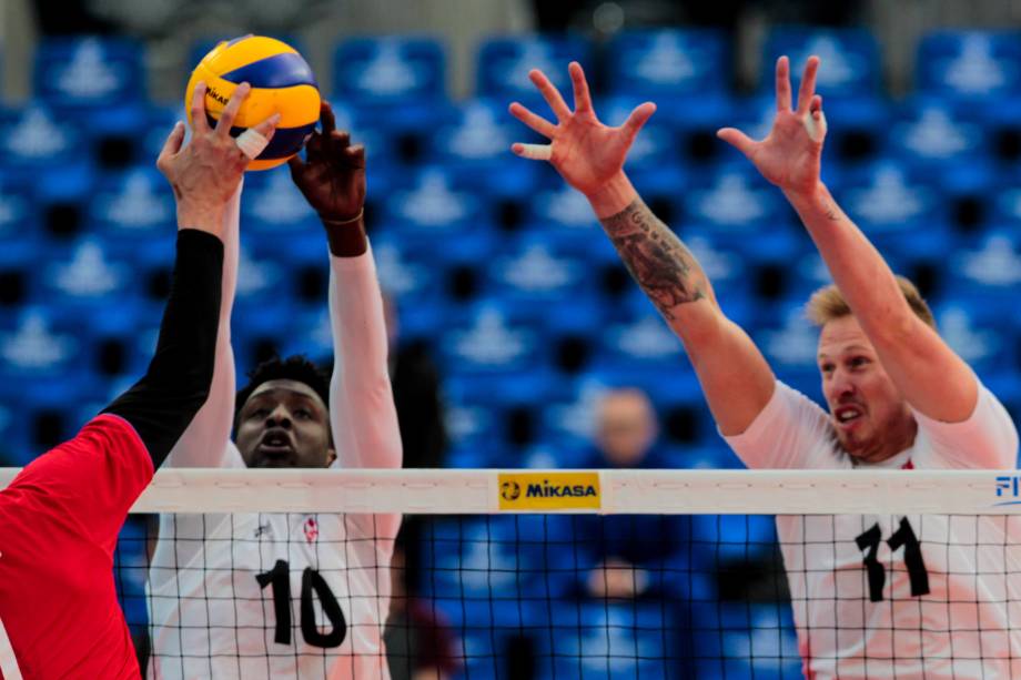 Partida entre Rússia e Canadá na Arena da Baixada, em Curitiba, válido pelas finais da Liga Mundial de vôlei, nesta quarta-feira.