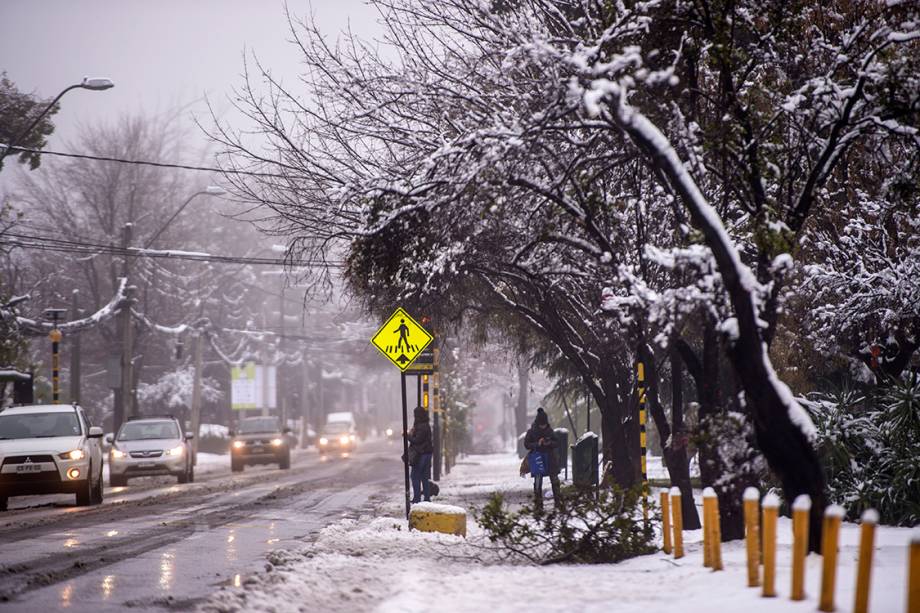 Maior nevasca desde 2007 atinge a cidade de Santiago, no Chile - 15/07/2017