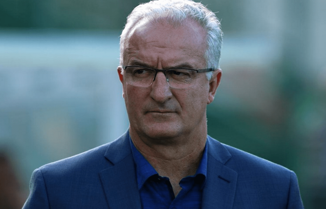 Técnico Dorival Jr., durante partida entre São Paulo e Chapecoense, em Chapecó, Santa Catarina