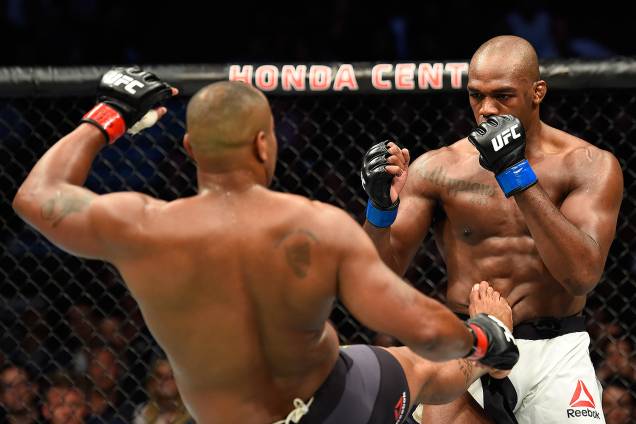 Jon Jones e Daniel Cormier no UFC 214 em Anaheim (EUA) - 29/07/2017 Jon Jones e Daniel Cormier no UFC 214 em Anaheim (EUA) - 29/07/2017