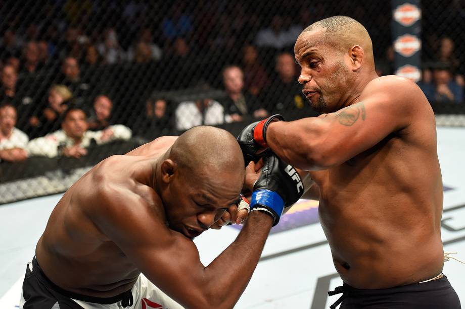 Jon Jones e Daniel Cormier no UFC 214 em Anaheim (EUA) - 29/07/2017