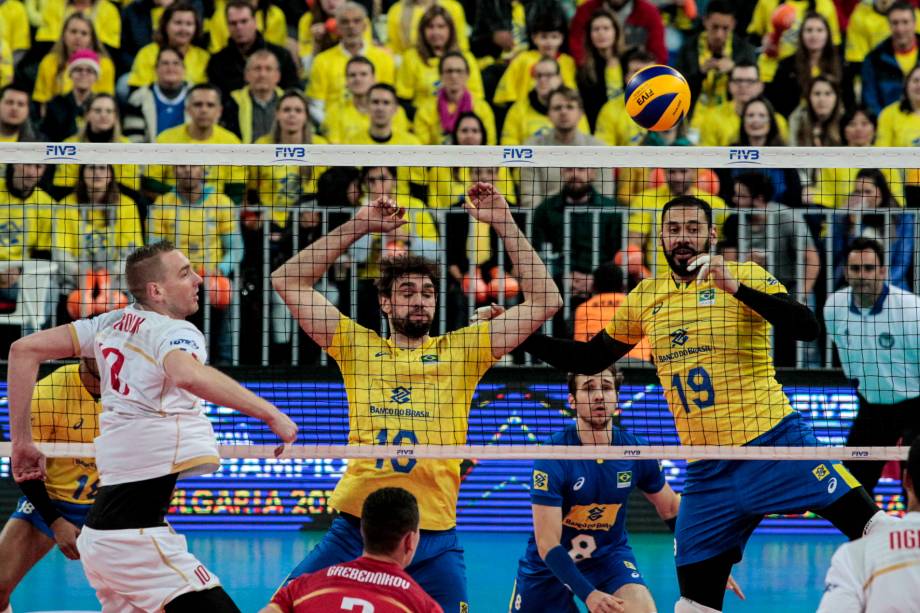 Brasil e França disputam a final da Liga Mundial de Vôlei na Arena da Baixada, em Curitiba