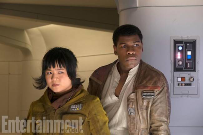 Finn (John Boyega) ficará tentado a se juntar ao lado negro da força, mas Rose (Kelly Marie Tran), uma mecânica da resistência, o ajudará a voltar para o caminho da força