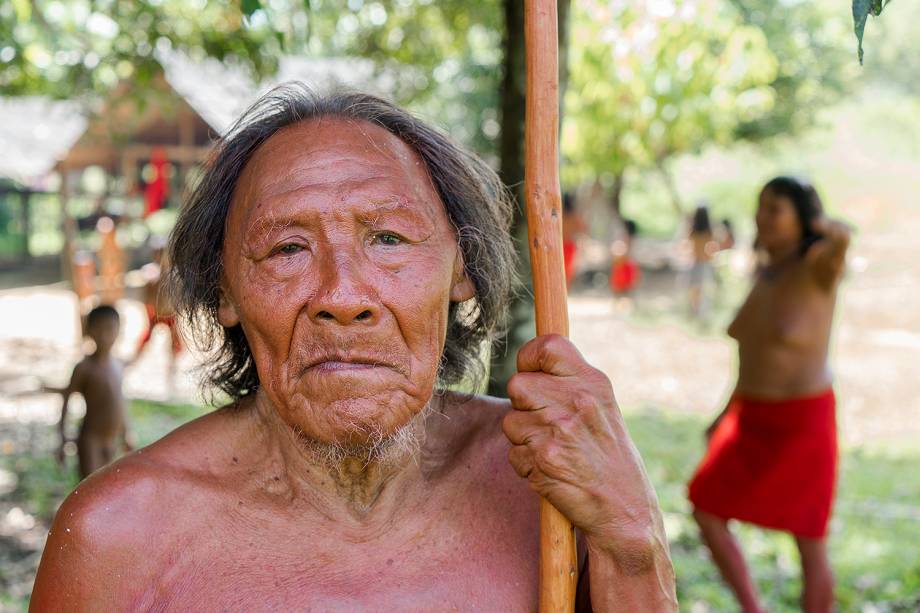 Ororiwa Wajãpi é um dos chefes da tribo Waiãpi. A etnia chegou a ter 230 índios até a década de 70, número que acabou reduzido a 150 depois do contágio por doenças do homem branco, como o sarampo, e conflitos com invasores dos territórios da tribo