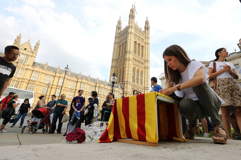 Barcelona realiza uma grande marcha contra o terrorismo e pela paz após os atentados da semana passada na capital catalã - 26/08/2017