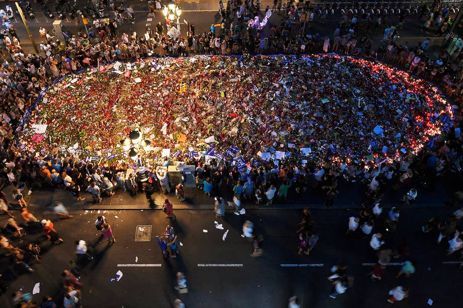 Cerca de 500 mil pessoas participam de marcha contra o terrorismo em Barcelona - 26/08/2017