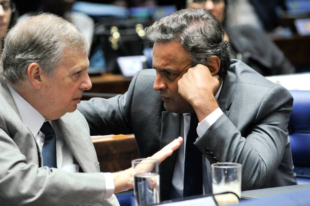 Aécio Neves destitui Tasso Jereissati da presidência do PSDB