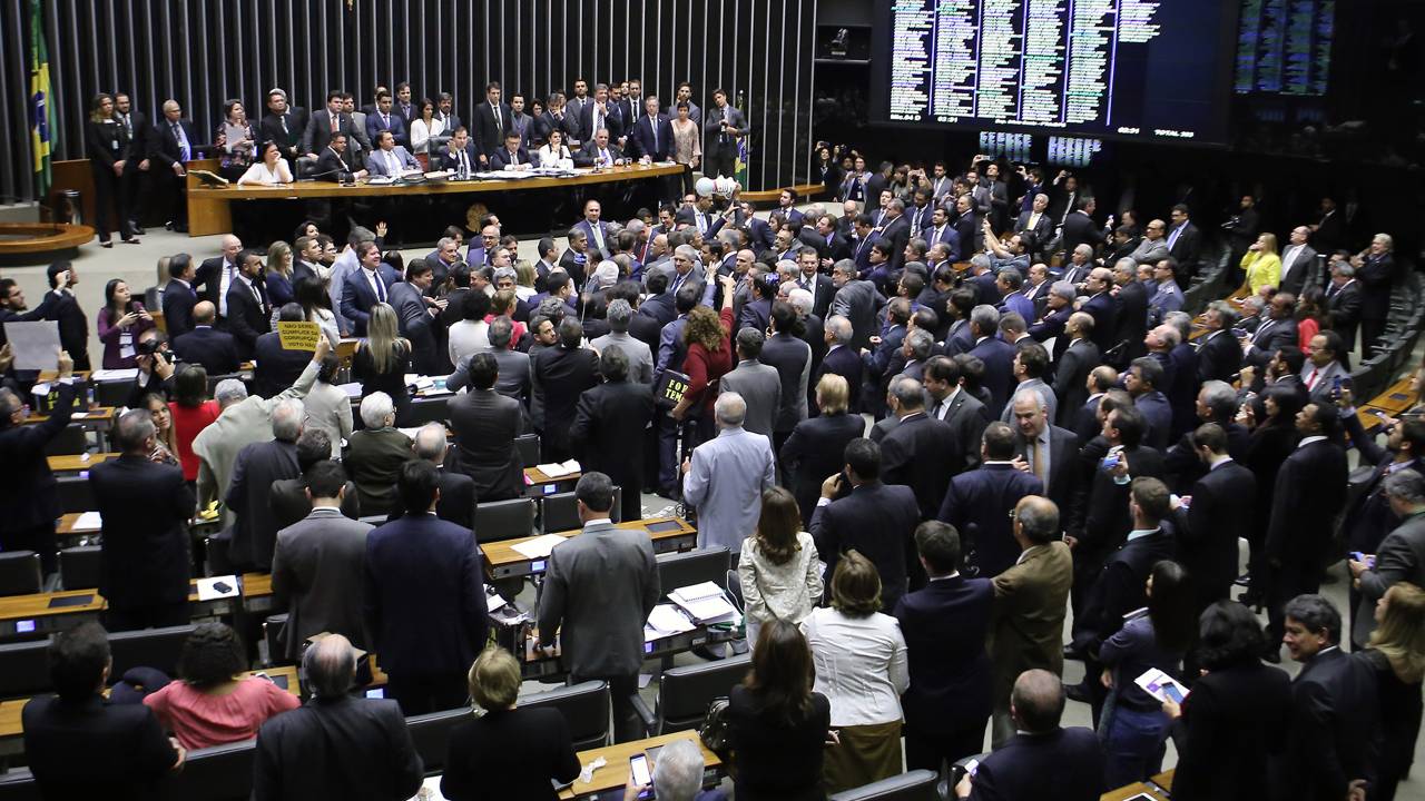 Confusão no plenário da Câmara