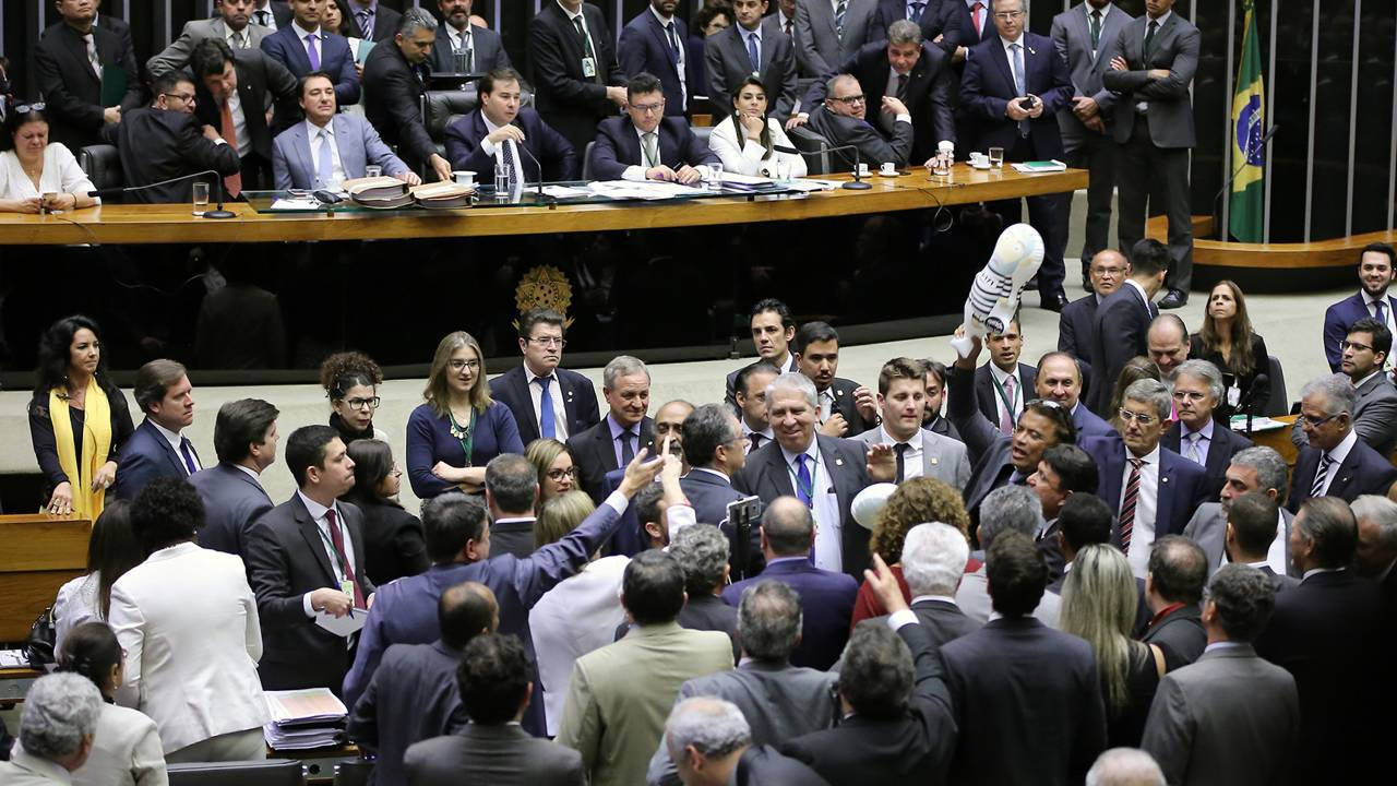 Confusão no plenário da Câmara