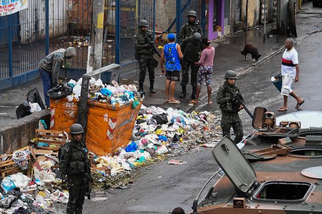 Forças Armadas e Polícias Civil e Militar realizam operação em comunidades na zona norte do Rio de Janeiro - 21/08/2017 Forças Armadas e Polícias Civil e Militar realizam operação em comunidades na zona norte do Rio de Janeiro - 21/08/2017