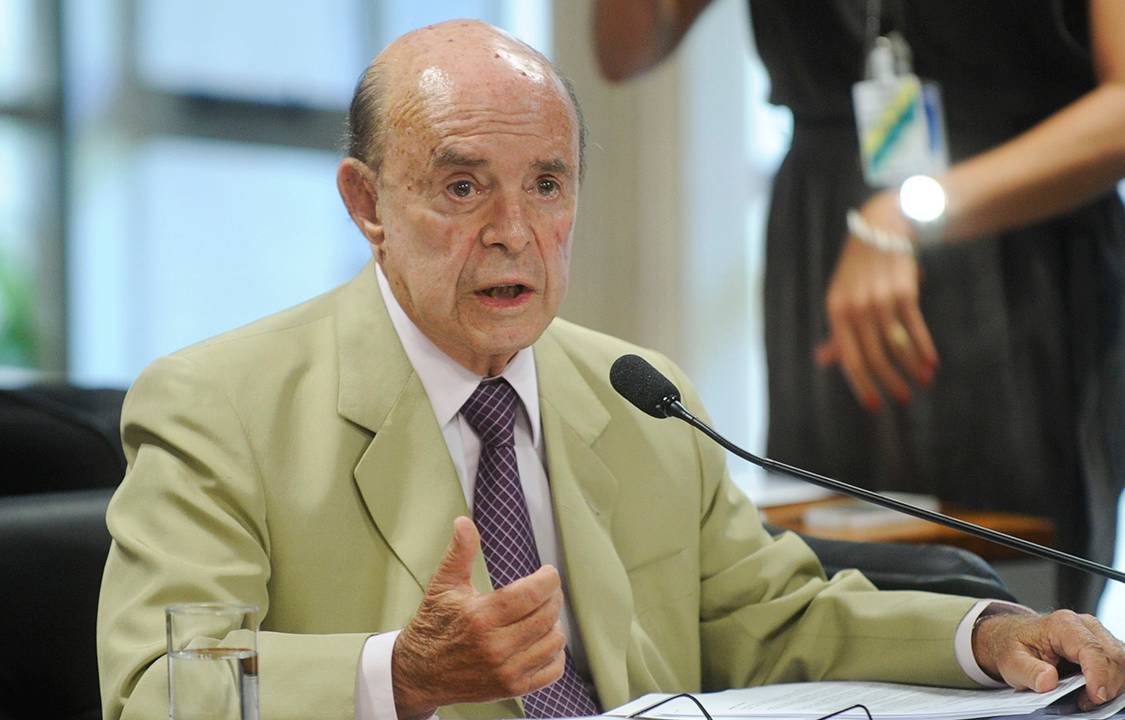 Sala de comissões do Senado durante Comissão de Constituição, Justiça e Cidadania (CCJ). CCJ faz reunião deliberativa com 44 itens na pauta. Em pronunciamento, senador Francisco Dornelles (PP-RJ).December 3, 2014 Foto: senad/Agência Senado