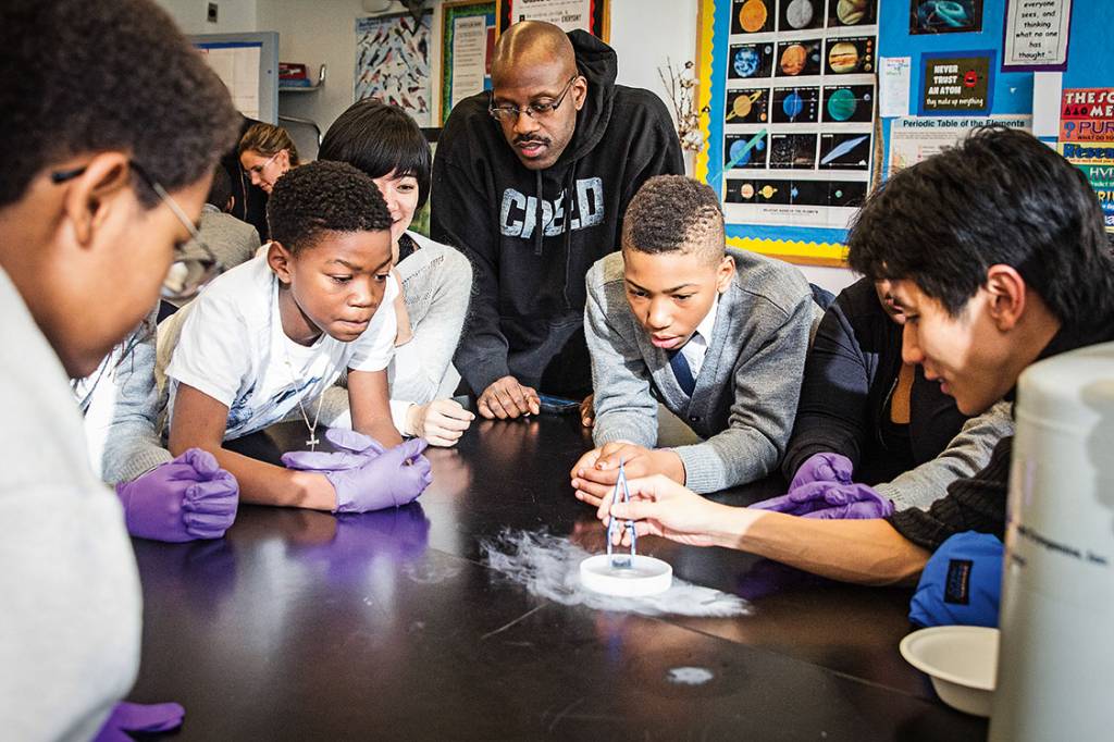 Bye-bye, violência – Escola do Harlem, em Nova York: bom exemplo de como é possível resgatar a paz para ensinar