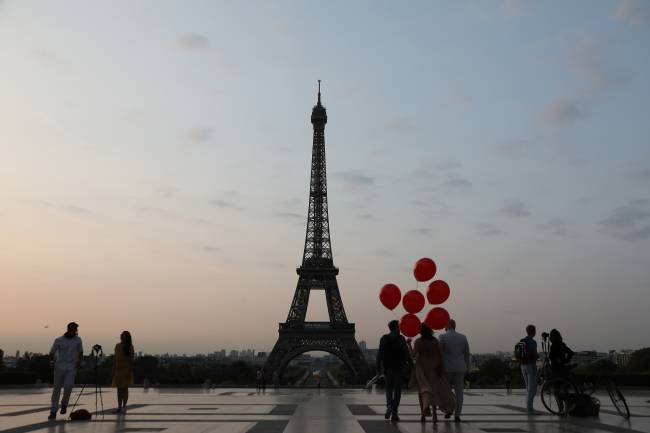 Imagens do dia - Torre Eiffel