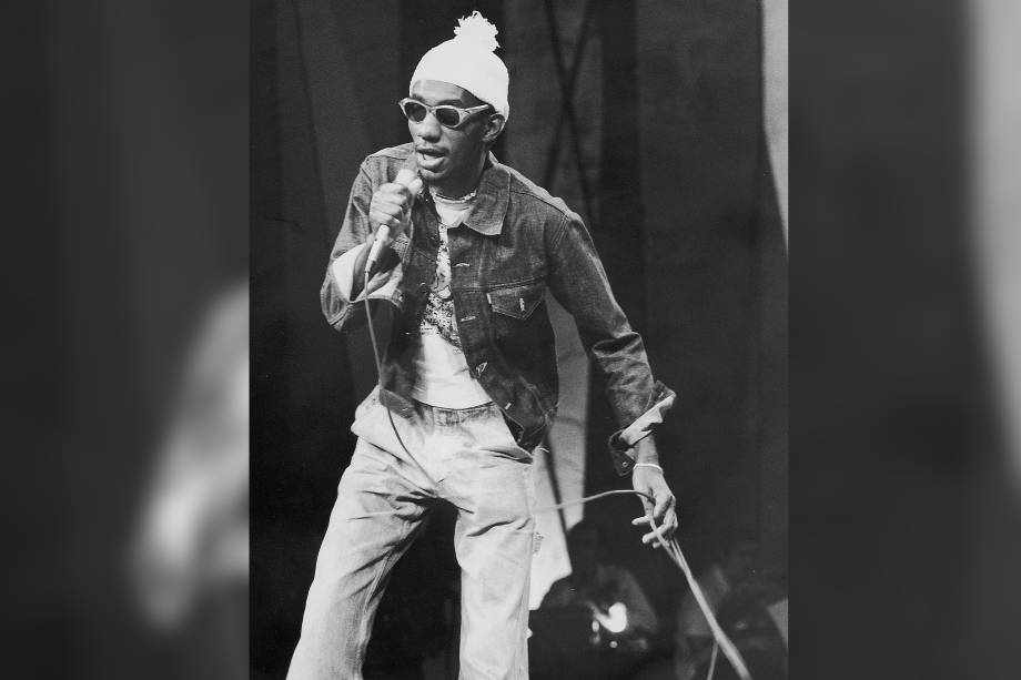 Cantor e compositor Luiz Melodia durante show nos na década de 70 Cantor e compositor Luiz Melodia durante show nos na década de 70