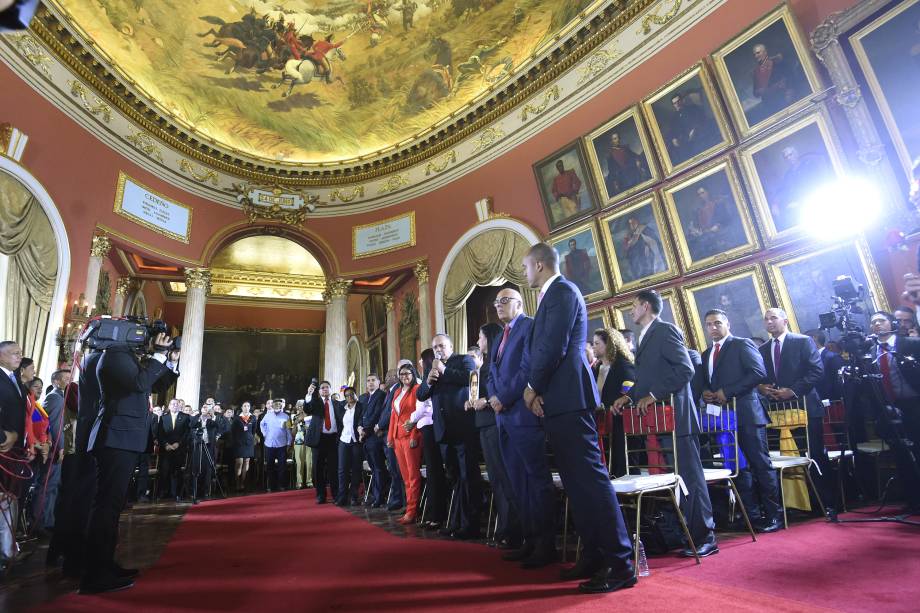 Membros da Assembleia Nacional Constituinte durante a primeira sessão no Palácio Legislativo Federal em Caracas - 04/08/2017 Membros da Assembleia Nacional Constituinte durante a primeira sessão no Palácio Legislativo Federal em Caracas - 04/08/2017