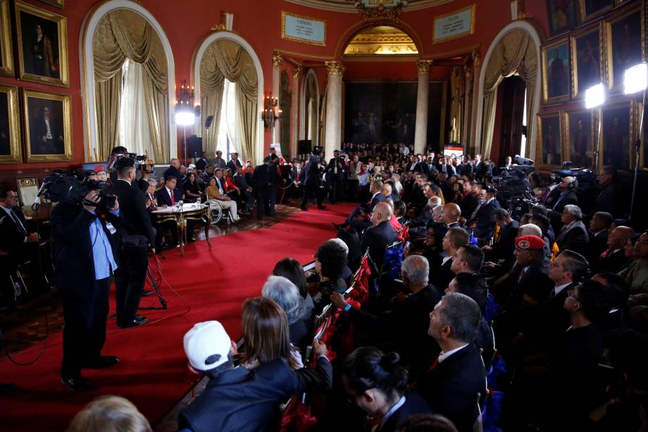 Membros da Assembleia Nacional Constituinte durante a primeira sessão no Palácio Legislativo Federal em Caracas - 04/08/2017