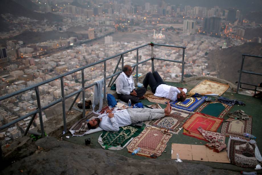 Peregrinos visitam o Monte Al-Noor, onde os muçulmanos acreditam que o Profeta Maomé recebeu as primeiras palavras do Alcorão através do anjo Gabriel na caverna de Hera, na cidade sagrada de Meca, na Arábia Saudita - 28/08/2017