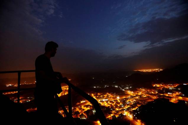 Peregrino visita o Monte Al-Noor, onde os muçulmanos acreditam que o Profeta Maomé recebeu as primeiras palavras do Alcorão através do anjo Gabriel na caverna de Hera, na cidade sagrada de Meca, na Arábia Saudita - 28/08/2017 Peregrino visita o Monte Al-Noor, onde os muçulmanos acreditam que o Profeta Maomé recebeu as primeiras palavras do Alcorão através do anjo Gabriel na caverna de Hera, na cidade sagrada de Meca, na Arábia Saudita - 28/08/2017