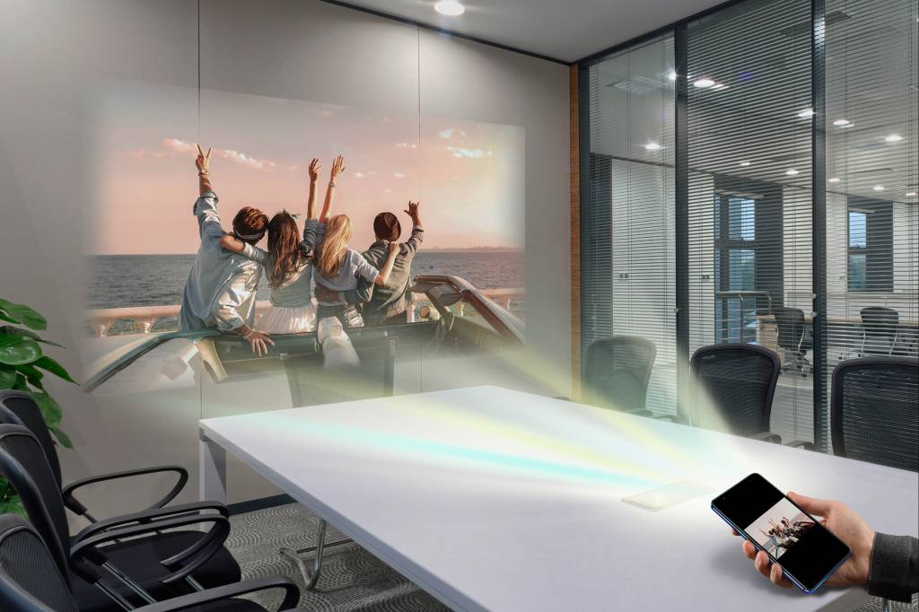 Com celular que projeta vídeos, Quantum mira outros países