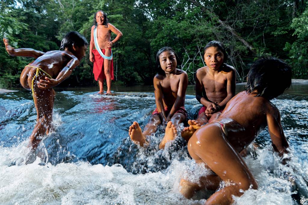 AMEAÇA – Índios da tribo oiampi: nos anos 70, a população esteve perto de ser extinta ao ter contato com os brancos