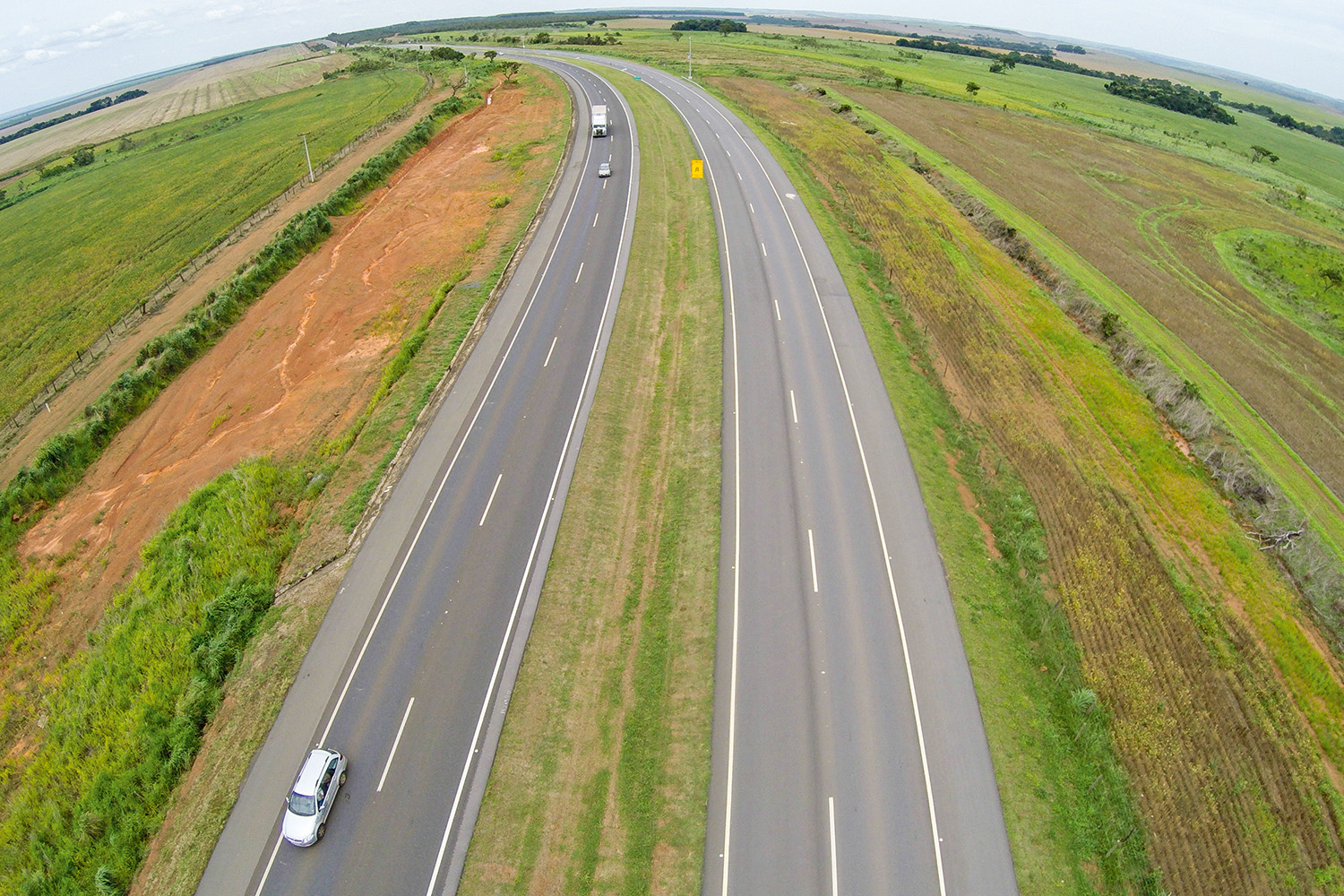 DEU CERTO &ndash; Trecho da BR-050, entre Minas Gerais e Goi&aacute;s: duplica&ccedil;&atilde;o feita com investimentos de um grupo privado