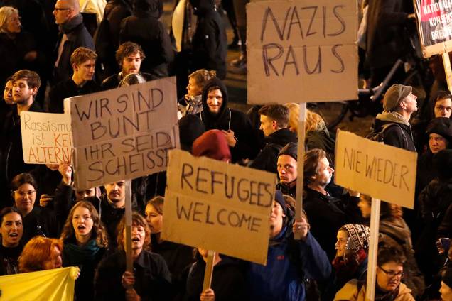 Manifestantes protestam contra o partido Alternativa para a Alemanha (AfD), após as eleições gerais, em Berlim Manifestantes protestam contra o partido Alternativa para a Alemanha (AfD), após as eleições gerais, em Berlim