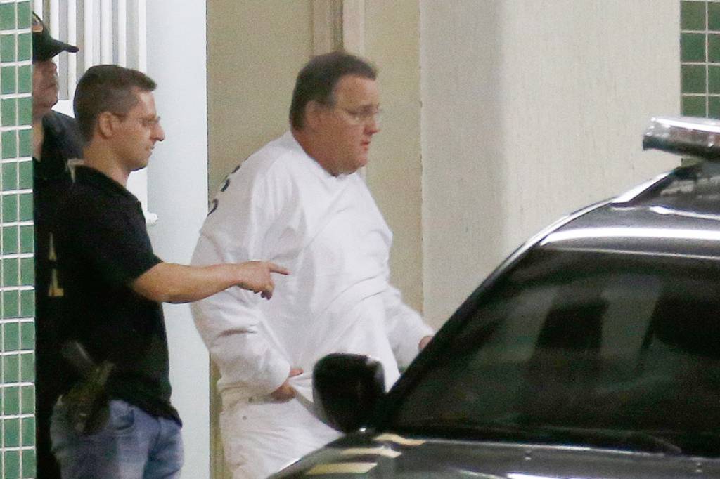 Dor nas costas – Preso, o ex-ministro reclamou do “colchão muito fino”