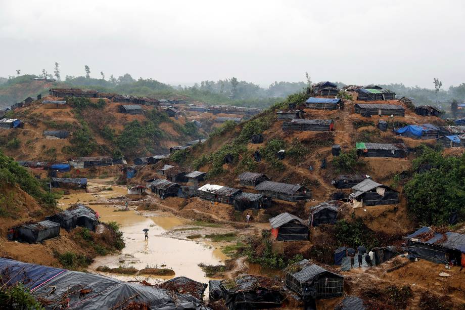 Refugiados rohingyas que deixaram Myanmar se abrigam em um campo na cidade de Cox Bazar, em Bangladesh - 19/09/2017