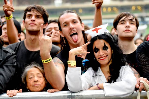 Público aguarda show da banda Guns'n'Roses e Alice Cooper no último dia do festival São Paulo Trip, no Allianz Parque Público aguarda show da banda Guns'n'Roses e Alice Cooper no último dia do festival São Paulo Trip, no Allianz Parque